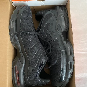 Tn skor svarta - Storlek 45, använda typ 3 gånger, säljer för att dem inte passar