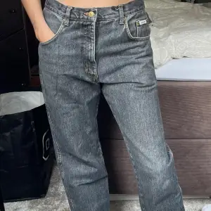 Supersnygga jeans i relaxed fit. Herrmodell ursprungligen!