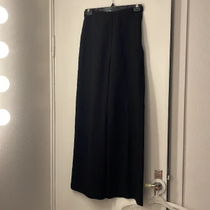 Kostymbyxor  - Ett par jätte fina kostymbyxor från Kappahl i storlek xs💕  Använda ett fåtal gånger och sitter som en smäck 