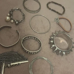 Armband - 15kr/st eller alla för 50kr