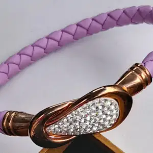 Flätat Rosa Armband med magnetiskt knäppe Ny, oanvänd 