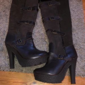 Höga vinterskor/höstskor  - Bra skick, nästan nya