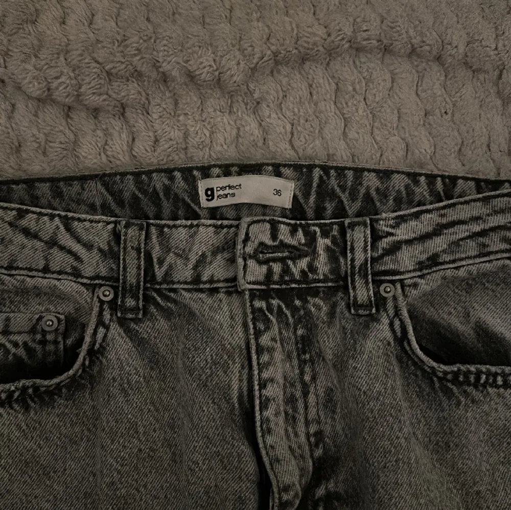 Jeans från Gina Tricot.  Knappt använda , väldigt fint skick. . Jeans & Byxor.