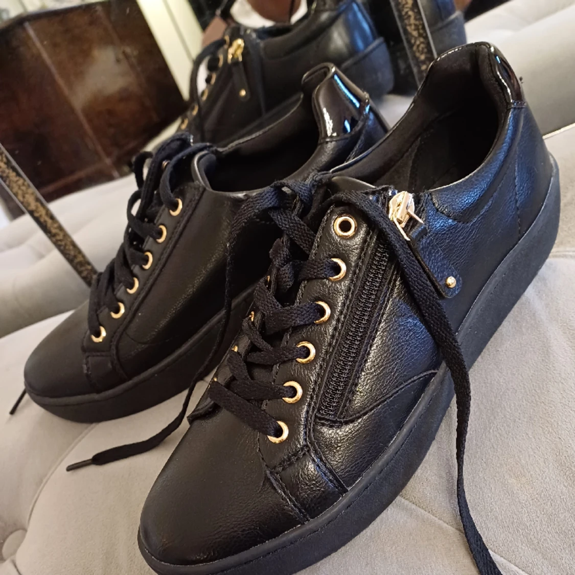 Nästintill nya lack sneakers  - 90