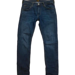 Lee jeans slim - Säljer ett par Jeans för endast 250. Skicket är 9:10 och nästan helt oanvända. Sitter slim och storlek 30/32