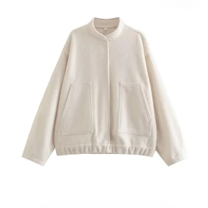 Vero Moda jacka - Säljer denna as snygga vårjackan eftersom den inte kommer till någon användning, använd typ 2 gånger så typ nyskick. Nypris 699kr, säljer för 399