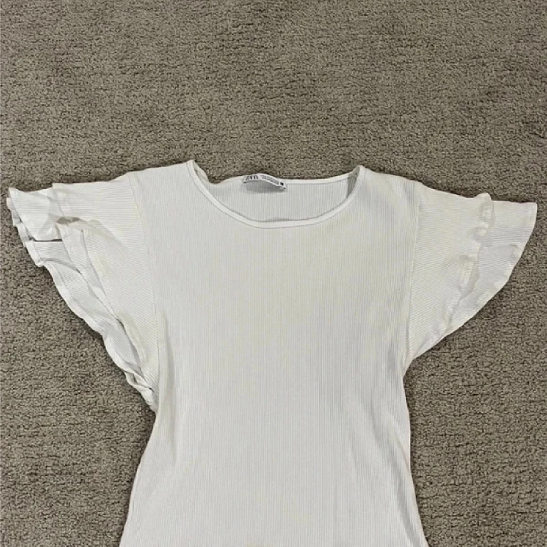 T-shorts med volanger