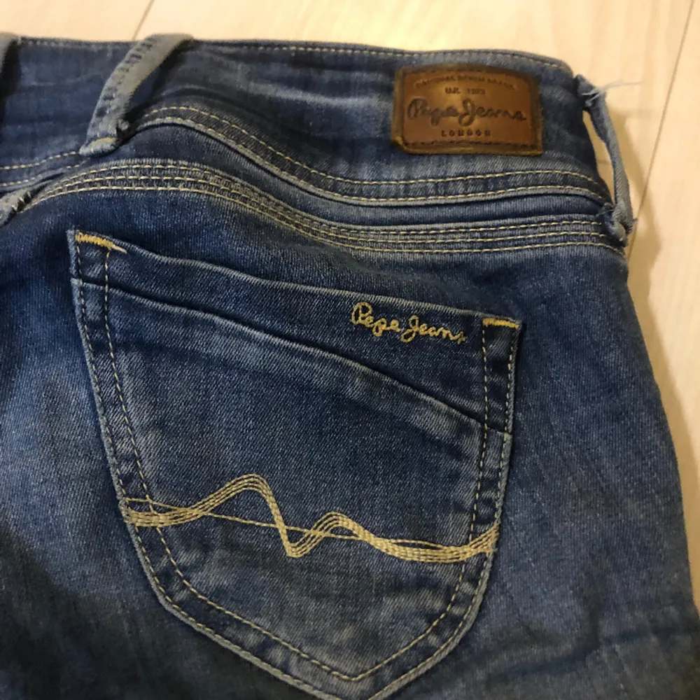 Mörk blå Pepe jeans som är lite korta på mig💕det står ingen storlek men sitter som xs. W 24. Jeans & Byxor.