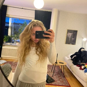 Vit basic tröja - Fin till vardags 