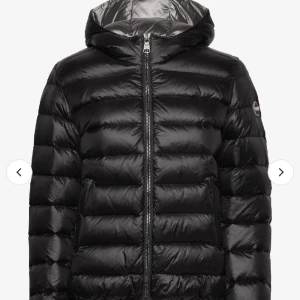 Colmar jacka - Säljer denna jacka pågrund av att den inte kommer till användning längre ❤️den har en fläck på insidan av jackan, kom privat för bild. 