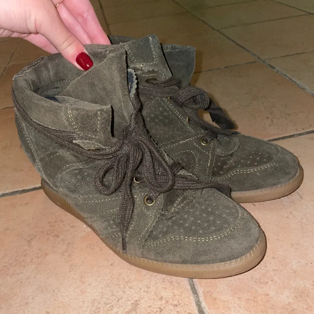 Superfina Isabel Marant liknande skor ifrån märket Pavement, använda fåtal gånger så fint skick 🥰. Skor.