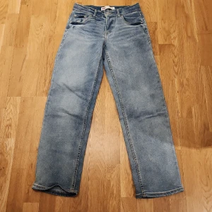 Levi's loose taper  - 9/10 är endast använd två gånger är i fint skick 