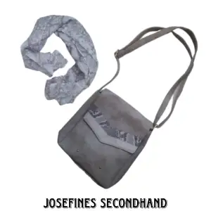 Superfin väska med matchande sjal i grå färg och mönster från Carla Faustini. Väskan är gjord av fejkläder. Oanvända, säljs ej separat, 80 kr för båda.