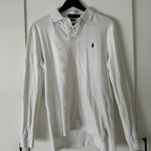 Ralph Lauren Långärmad Piké - Custom Fit storlek M 