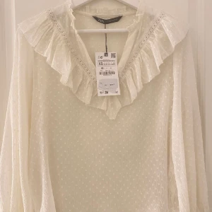 Blus - Oanvänd blus från zara