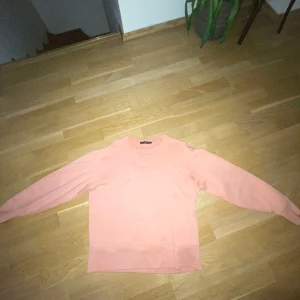 Acne sweatshirt - Rosa acne sweatshirt. Mycket bra skick.  Använd gärna köp nu knappen