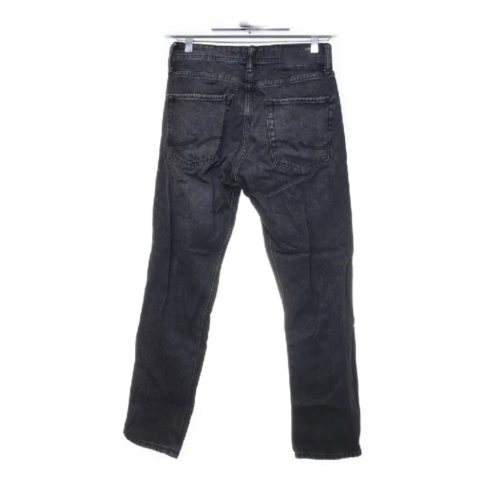 Jack & Jones jeans i Stl. 28/30. Säljer då de inte kommer till användning. Jeans & Byxor.