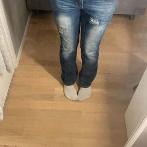 Low waist jeans - Säljer dessa two days later jeans då dom är för stora för mig. Dom är endast testade. 