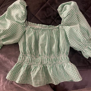 Jättefin grön blus  - Skön fin blus som är väldigt snygg på