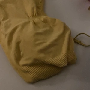 Gul kropp top - Gul topp aktig tröga 