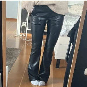 skinnbyxor - superfina skinnbyxor ifrån Design By Si, i fint skick 