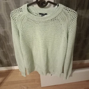 Mesh tröja - Långärmad grön mesh tröja, bra skick och skönt material.