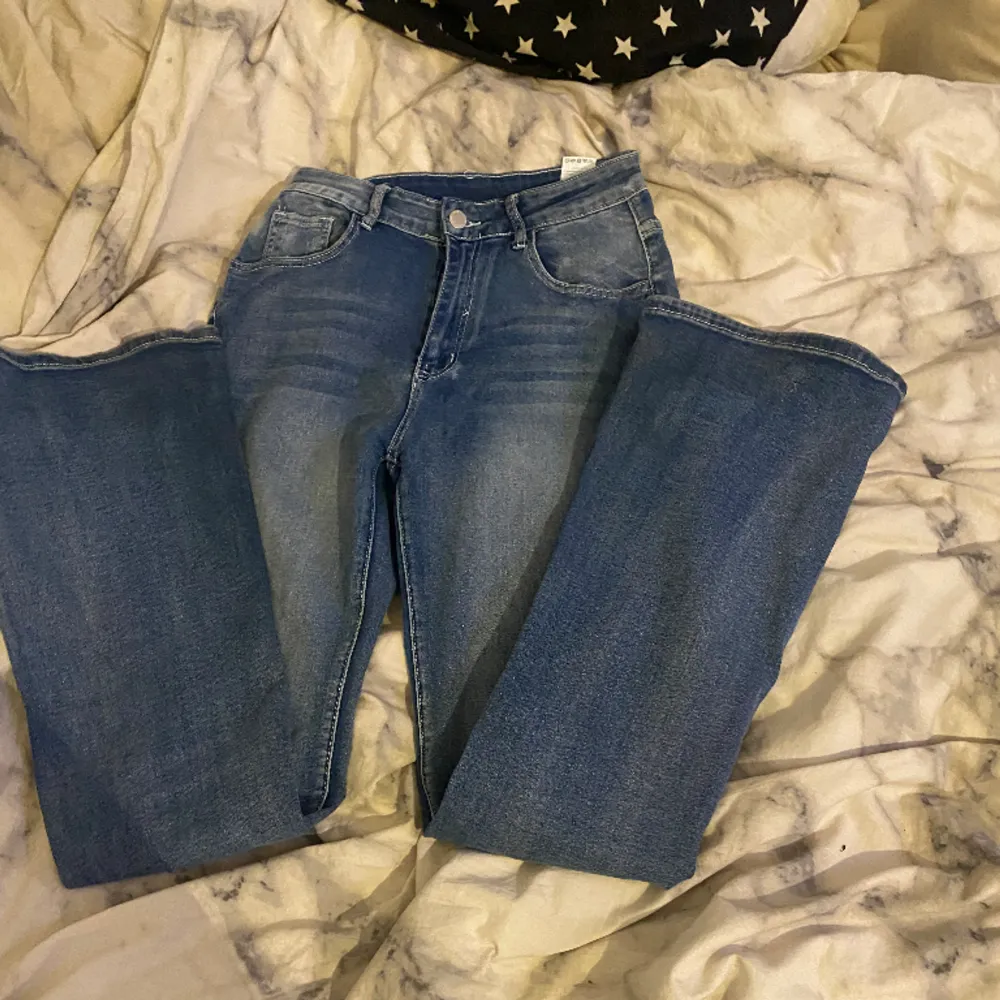 Ett par blåa SHEIN jeans, d är förstora för mig so jag vill bli av med dem,💕. Jeans & Byxor.