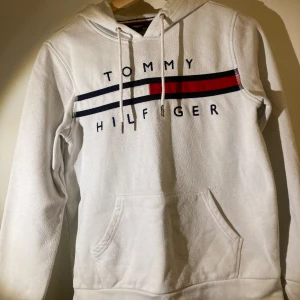 Tommy hilfiger hoodie - Tommy hilfiger hoodie i storlek xs 