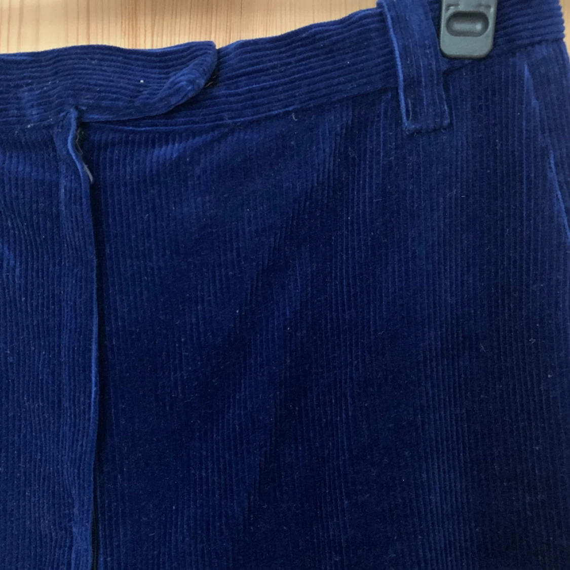 Blå utsvängda manchesterbyxor  - 90