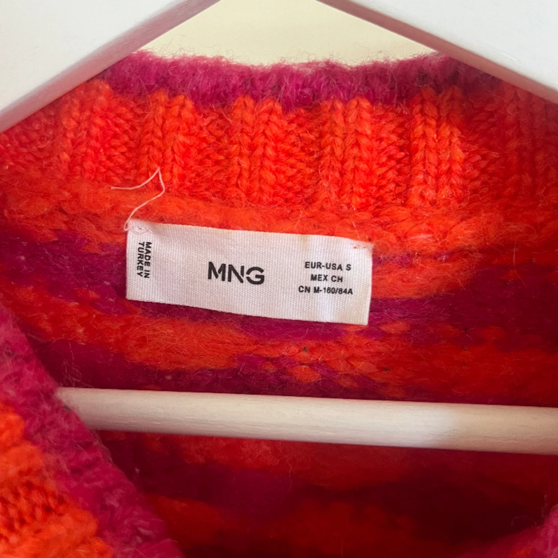 Snygg stickad tröja från Mango  - 90