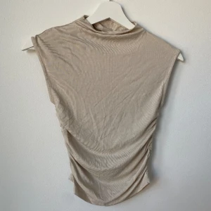 Topp - Topp från Ginatricot. Aldrig använt