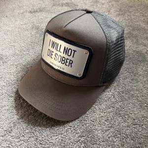 John Hatter keps - Använd några gånger i somras men inget sen dess, nyskick, Nypris 1000 kr