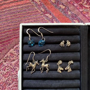 Örhängen äkta silver - Söta örhängen i äkta silver! Sterling silver 925. Priset är för alla, säljs inte separat. 💋