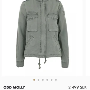 Oddmolly  - Säljer denna fina jackan då den inte passar mig längre. Men tycker den är så fin med riktigt fina ditaljer, skriv privat för ahh få mer bilder 🩷
