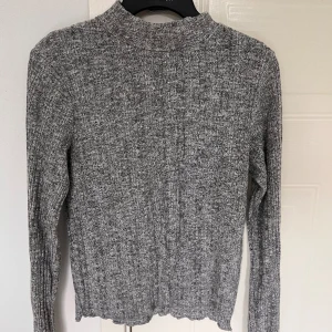 Grå tröja - Tunn grå tröja från New yorker i storlek XS🤍