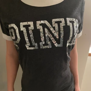 Pink T-shirt  - En pink Victoria Secret t shirt bra sick kp för mer info