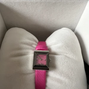 Gucciklocka - Fint skick. Kvitto finns. 