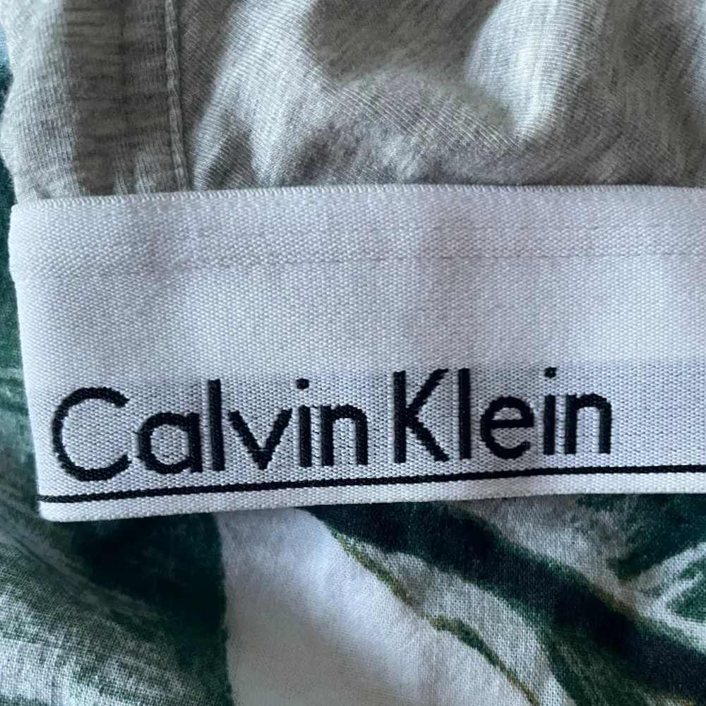 En jättesöt bh från Calvin Klein som är ny utan prislapp! Den har aldrig använts och är i storlek S! Köpt för 500kr! Jag har äktenskaps bevis och vid frågor eller funderingar är det bara att höra av sig!. Övrigt.