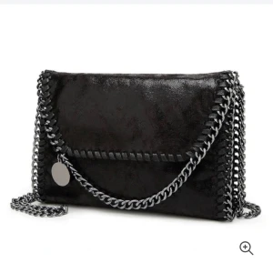 Väska  - Väska som knappt är använd. 