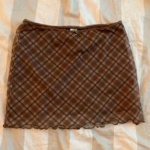 Brun kjol - Så fin brun kjol som nästan aldrig har varit använd! Fint material som är mjukt💗