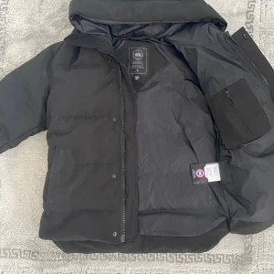Canada goose vinterjacka black lable  - Storlek S Oanvänd 
