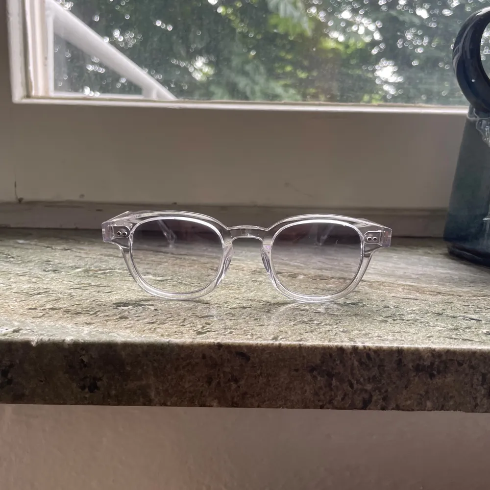Ett par Chimi solglasögon i modellen 01s och färgen clear. Solglasögonen är i nyskick . Accessoarer.