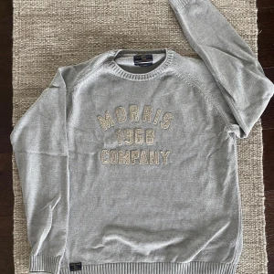 Morris stickad tröja  - Jättefin Morriströja. Strl XXL, är som en XL