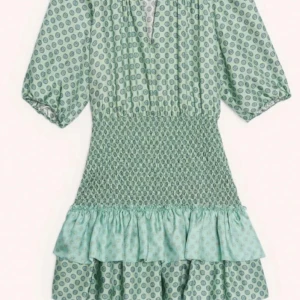 Sandro klänning  - Intresse koll på denna klänningen ( satte bara ett random pris nu) ! Strl xs 