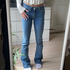 Low waist jeans💕 - Zara jeans i storlek 32 som är i ny skick!💕