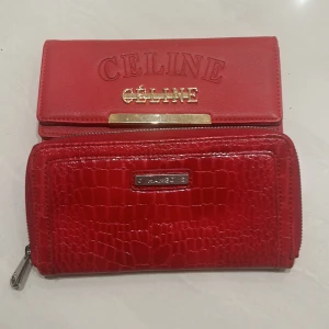 Handväskor ! - Dessa två handväskor för 150krstyck, super fina! 