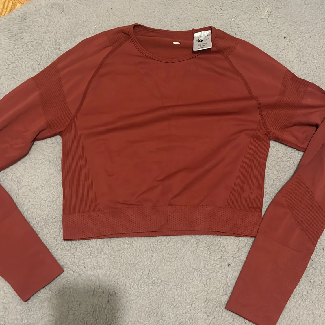 Oanvänd croppad träningströja