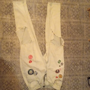 Customized Jeans - light blue ripped jeans with iron-on patches, size 42, women's brand: divided (h&m)