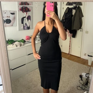 Zara klänning  - Zara klänning som passar många tillfällen 