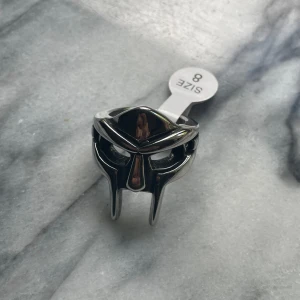 MF DOOM ring - 10/10 kvalité i rostfritt stål Köpt på seams för nypris 340kr ALDRIG använd